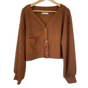 OAK + FORT BROWN RIBBED BUTTON UP CROPPED CARDIGAN W/ DROPPED BALLOON SLEEVES, M